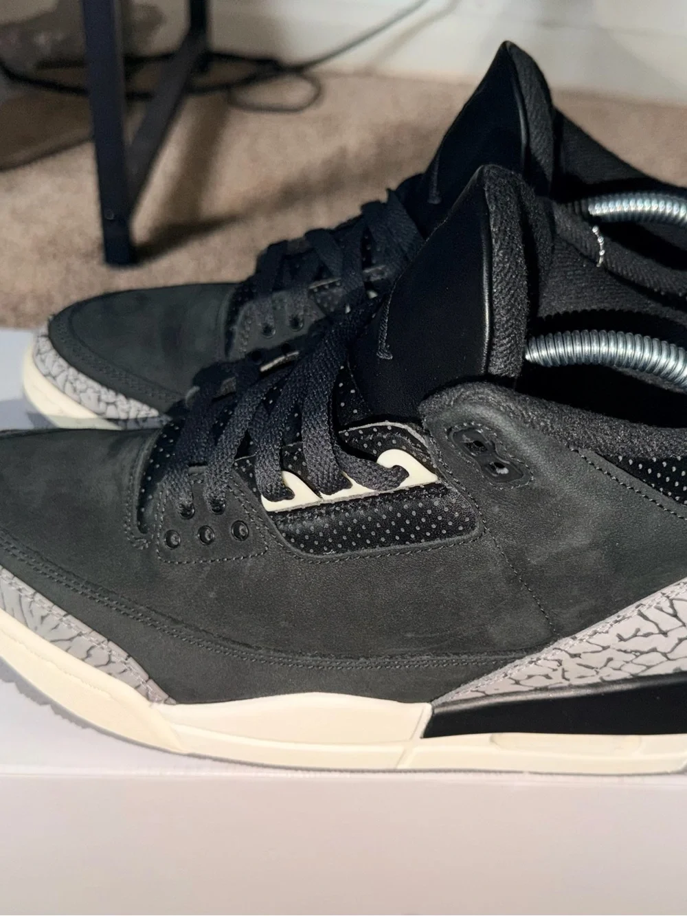Air Jordan 3 Retro - Off Noir - Mens size 9/10.5w